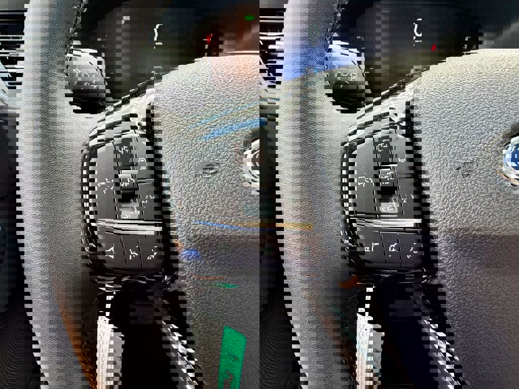 New 2025 Ford Escape SE image 24