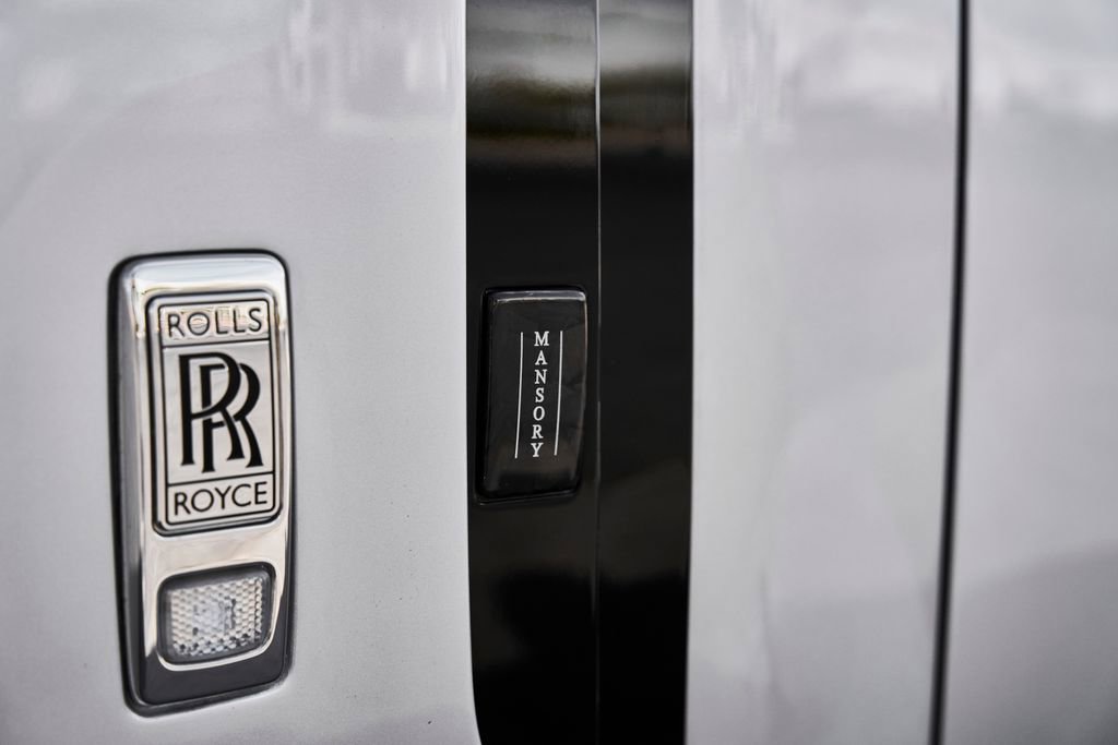 Used 2024 Rolls-Royce Phantom Sedan RWD image 13