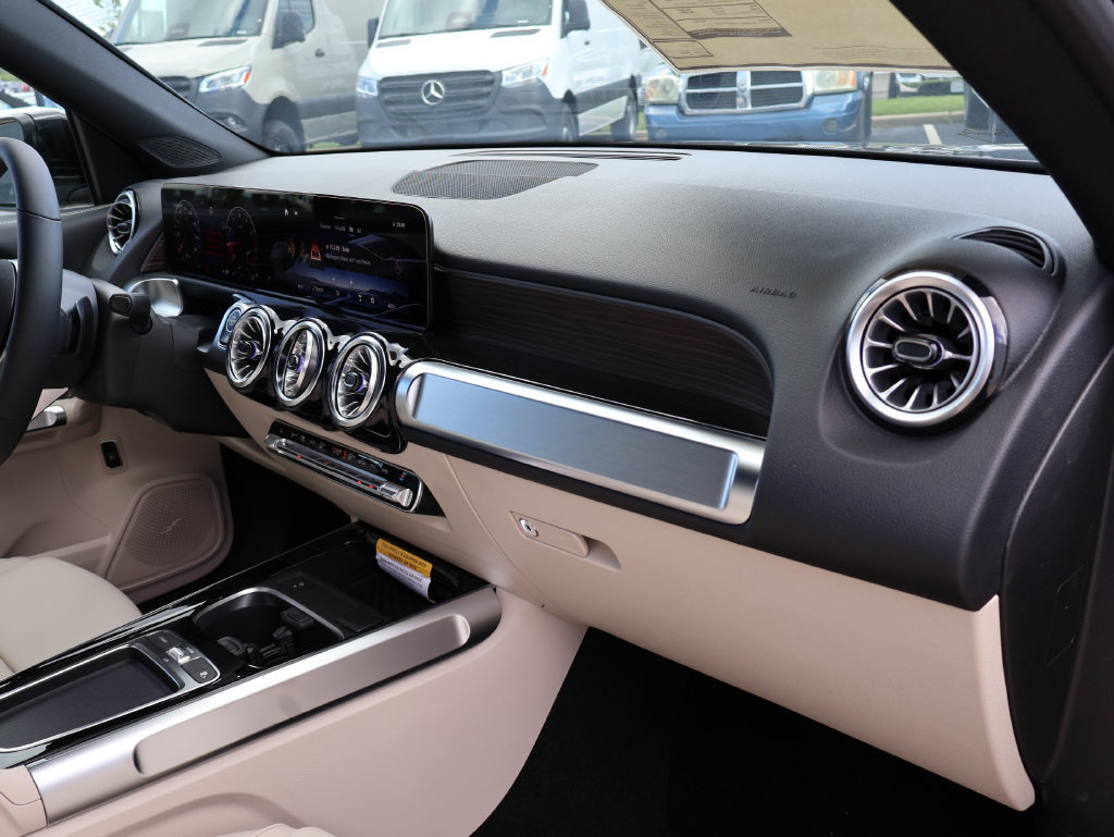 New 2026 Mercedes-Benz GLB 250 4MATIC image 9