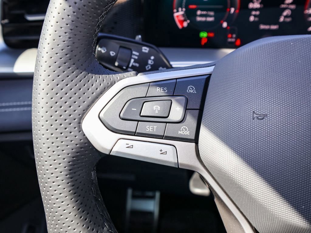 New 2026 Volkswagen Tiguan SE R-Line AWD/4WD image 24