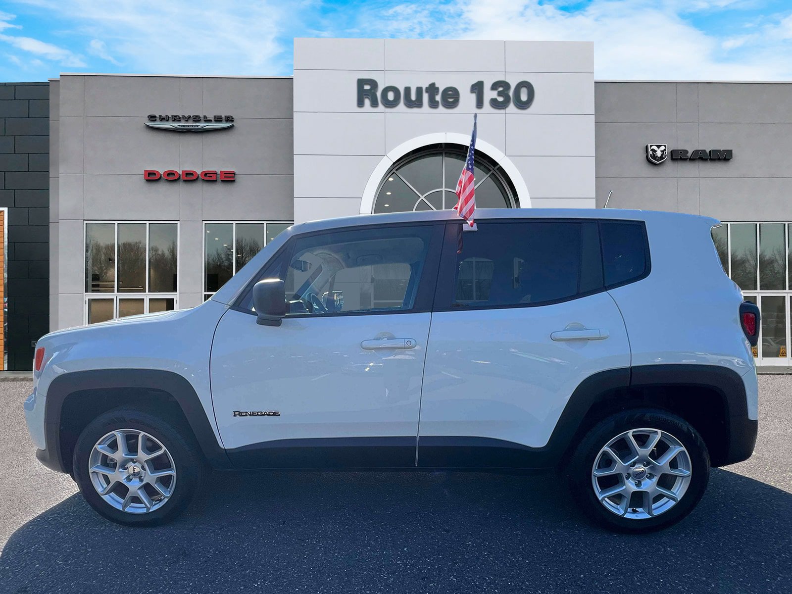 Used 2023 Jeep Renegade Latitude AWD/4WD image 5