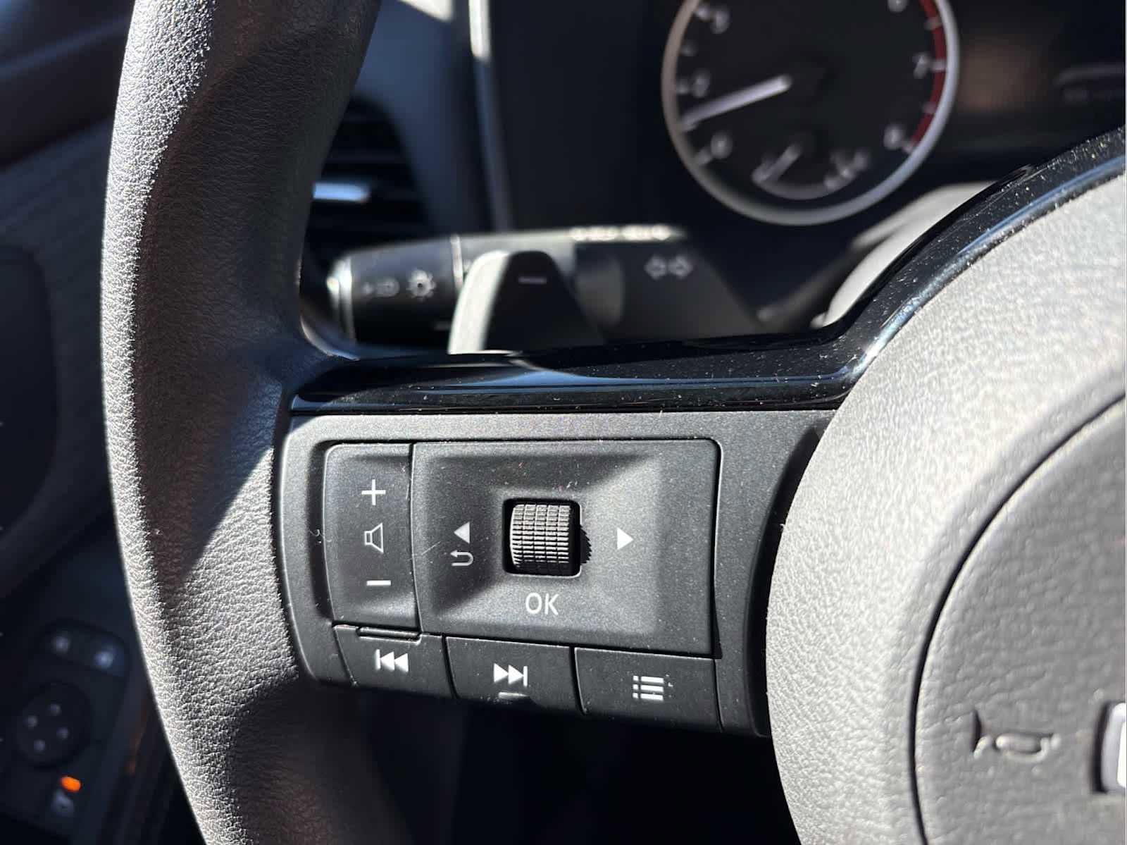 Used 2023 Nissan Rogue SV image 18