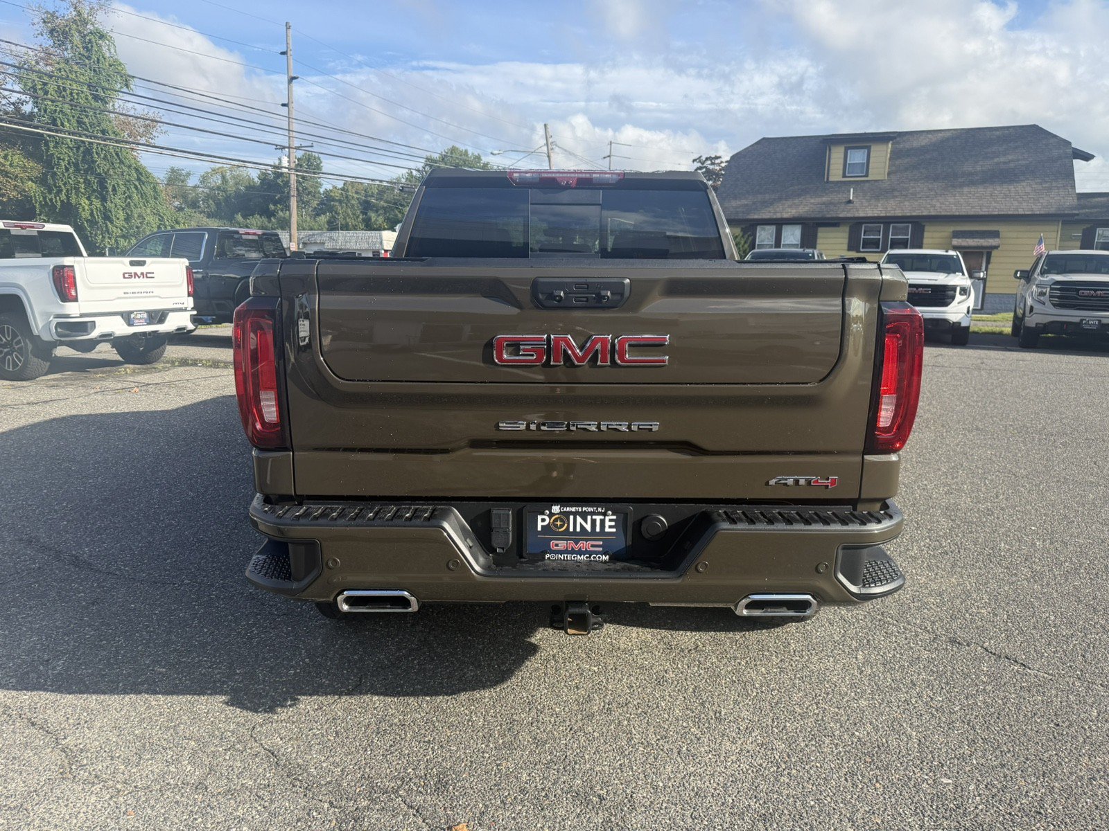 Used 2024 GMC Sierra 1500 AT4 w/ Technology Package AWD/4WD image 4