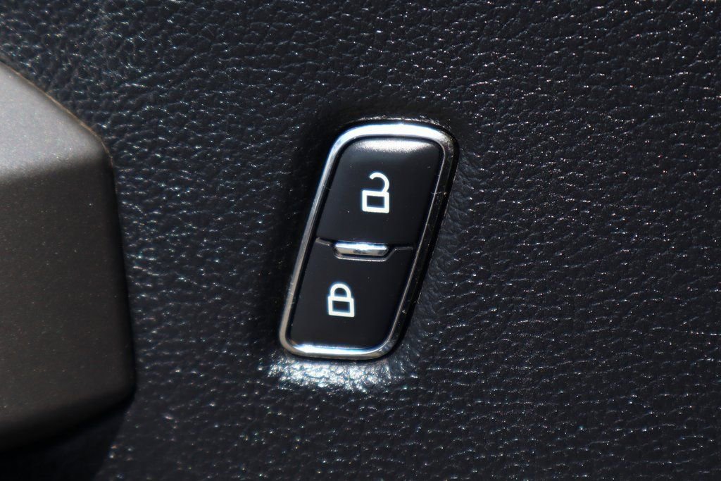 Used 2017 Ford F350 Lariat w/ Chrome Package image 14