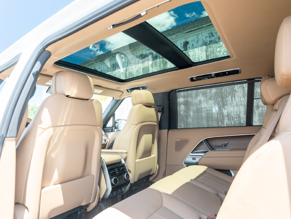 New 2026 Land Rover Range Rover Long Wheelbase SE AWD/4WD image 21