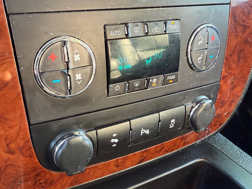 Used 2014 Chevrolet Suburban LT image 28