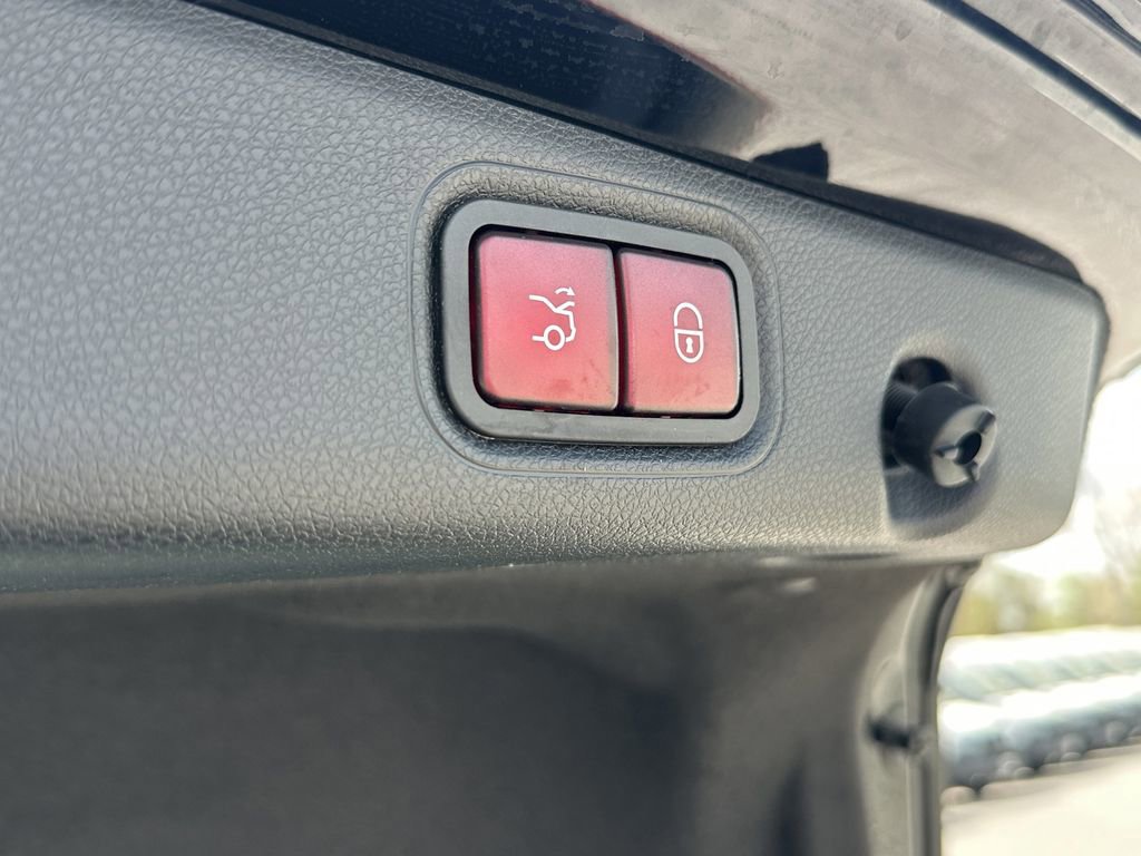 Certified 2022 Mercedes-Benz E 350 4MATIC Sedan image 22