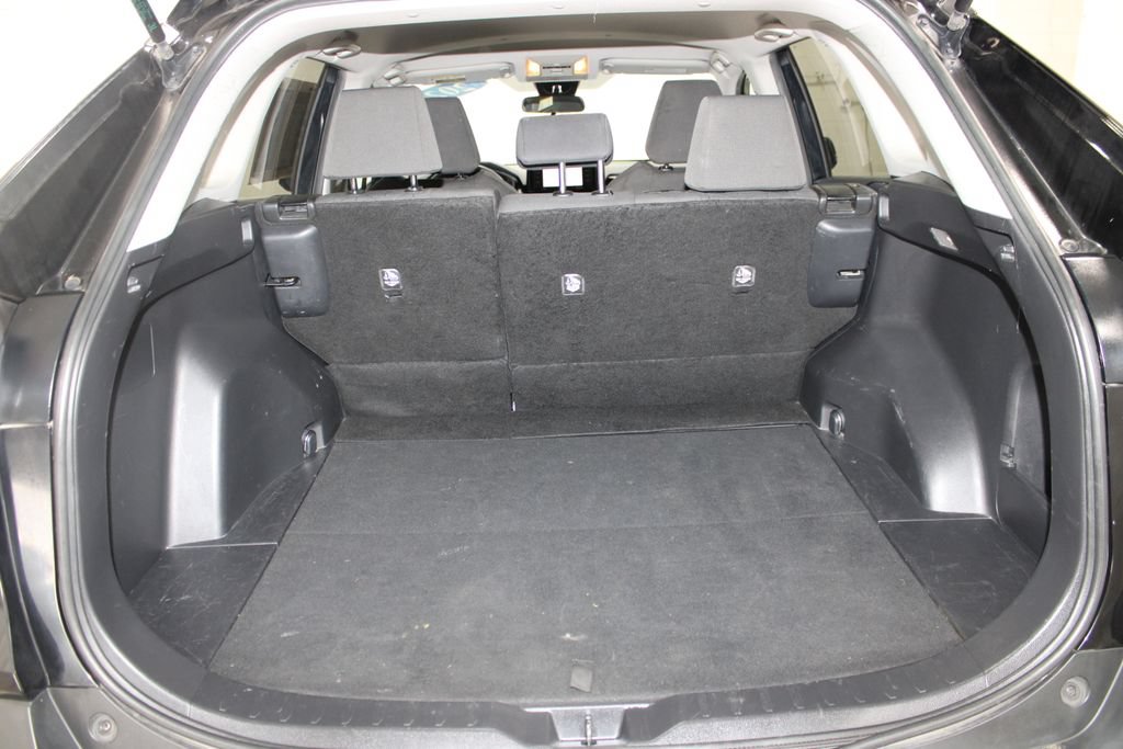 Used 2021 Toyota RAV4 XLE AWD/4WD image 25