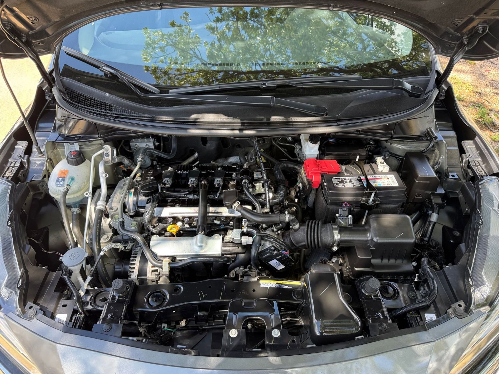 Used 2025 Nissan Versa SV w/ Trunk Package image 32