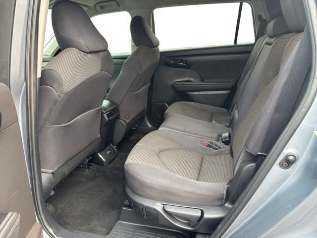 Used 2023 Toyota Highlander LE FWD image 12