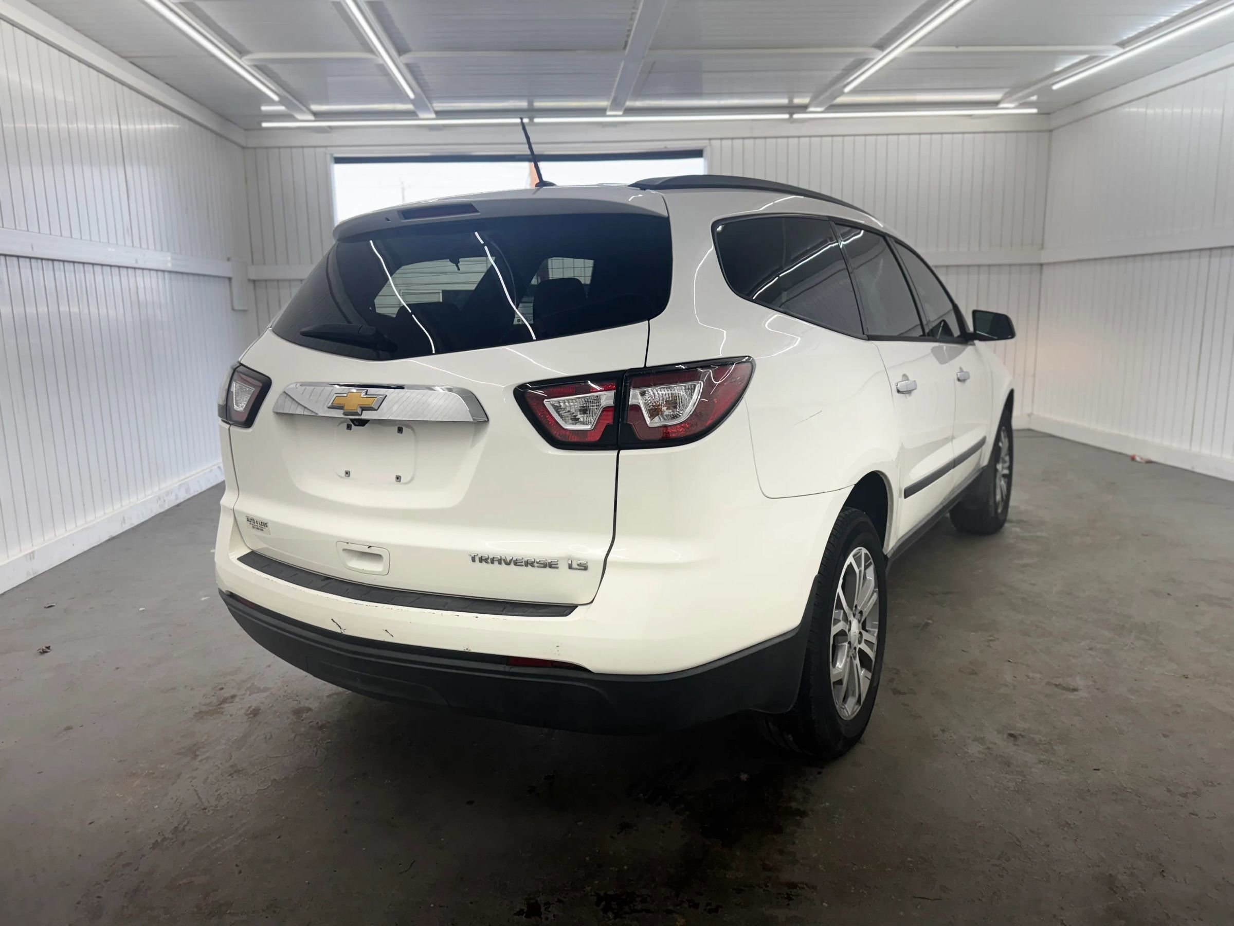Used 2015 Chevrolet Traverse LS FWD image 5