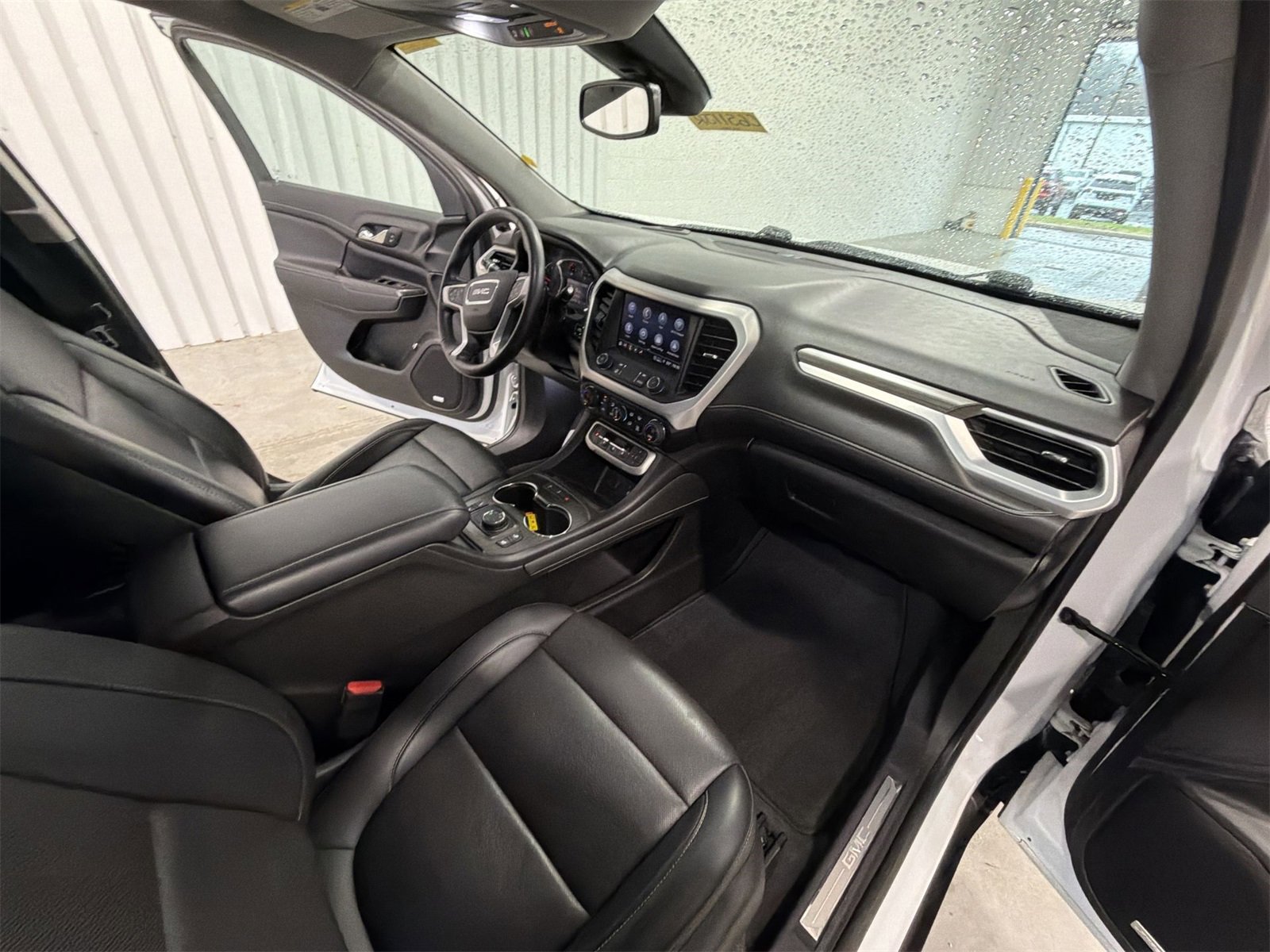 Used 2023 GMC Acadia SLT image 30