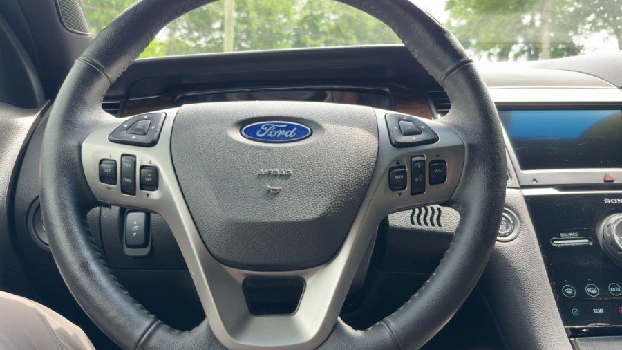 Used 2018 Ford Taurus Limited FWD image 16