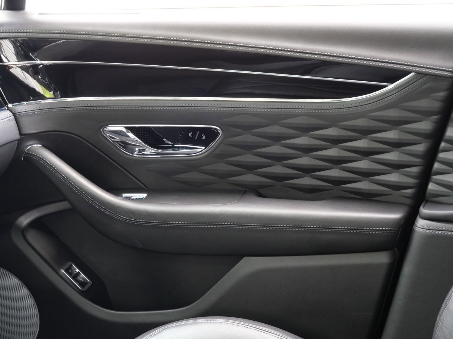 Used 2022 Bentley Flying Spur V8 AWD/4WD image 15