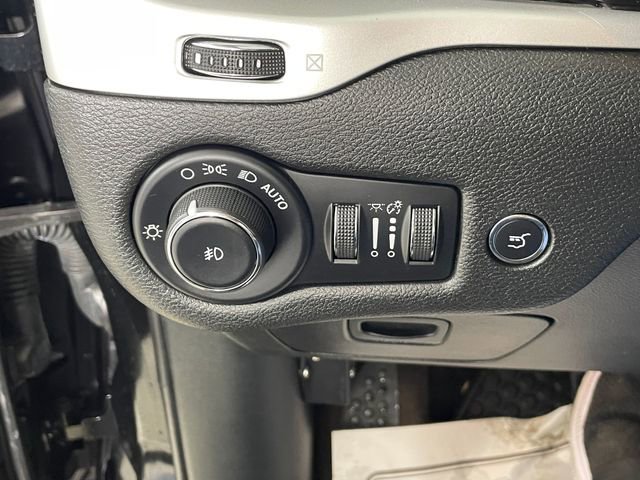 Used 2017 Jeep Cherokee Trailhawk w/ Comfort/Convenience Group image 17