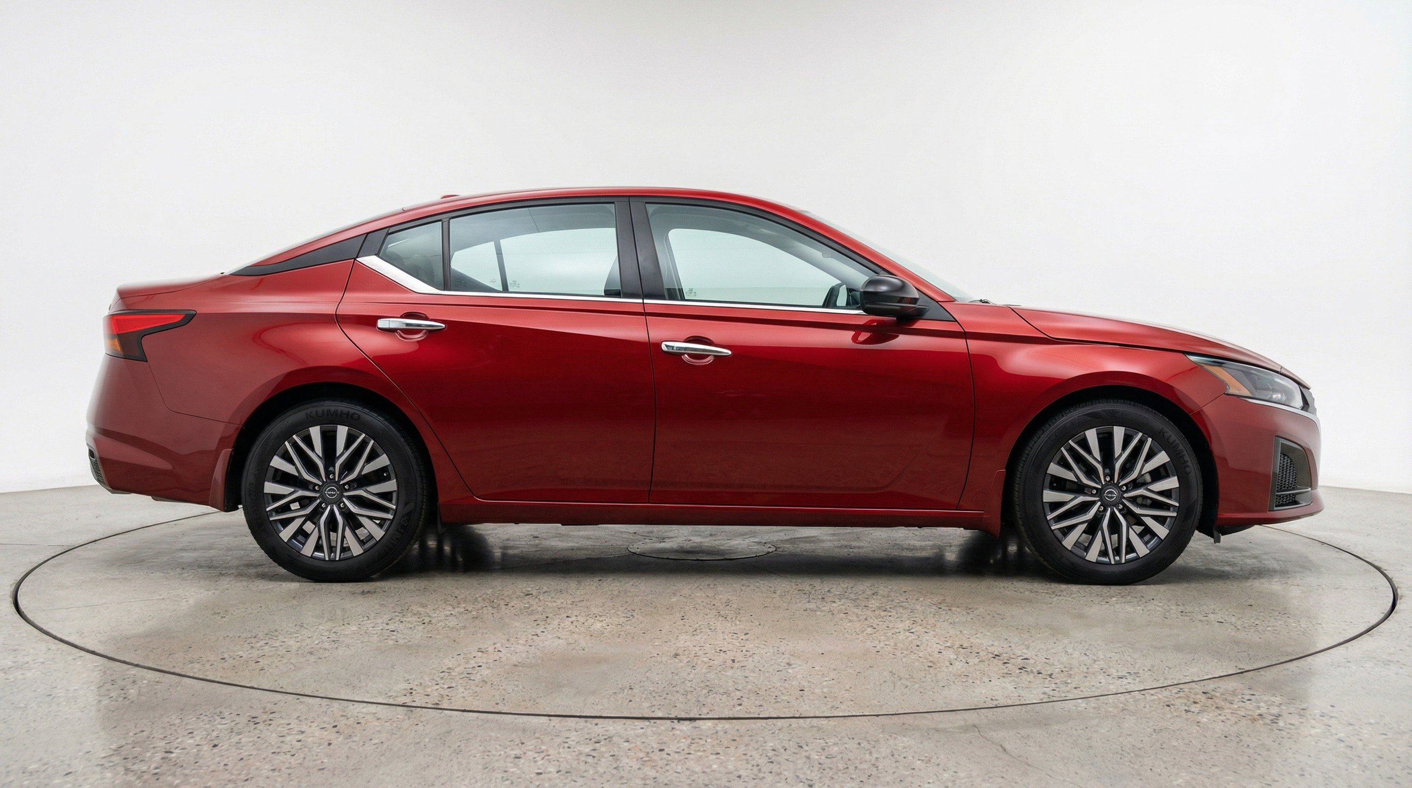 Used 2025 Nissan Altima 2.5 SV image 11