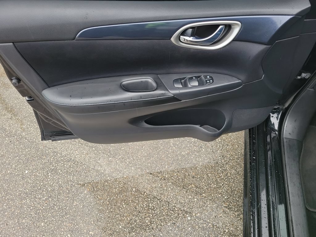 Used 2018 Nissan Sentra SR w/ SR Midnight Edition Package FWD image 25