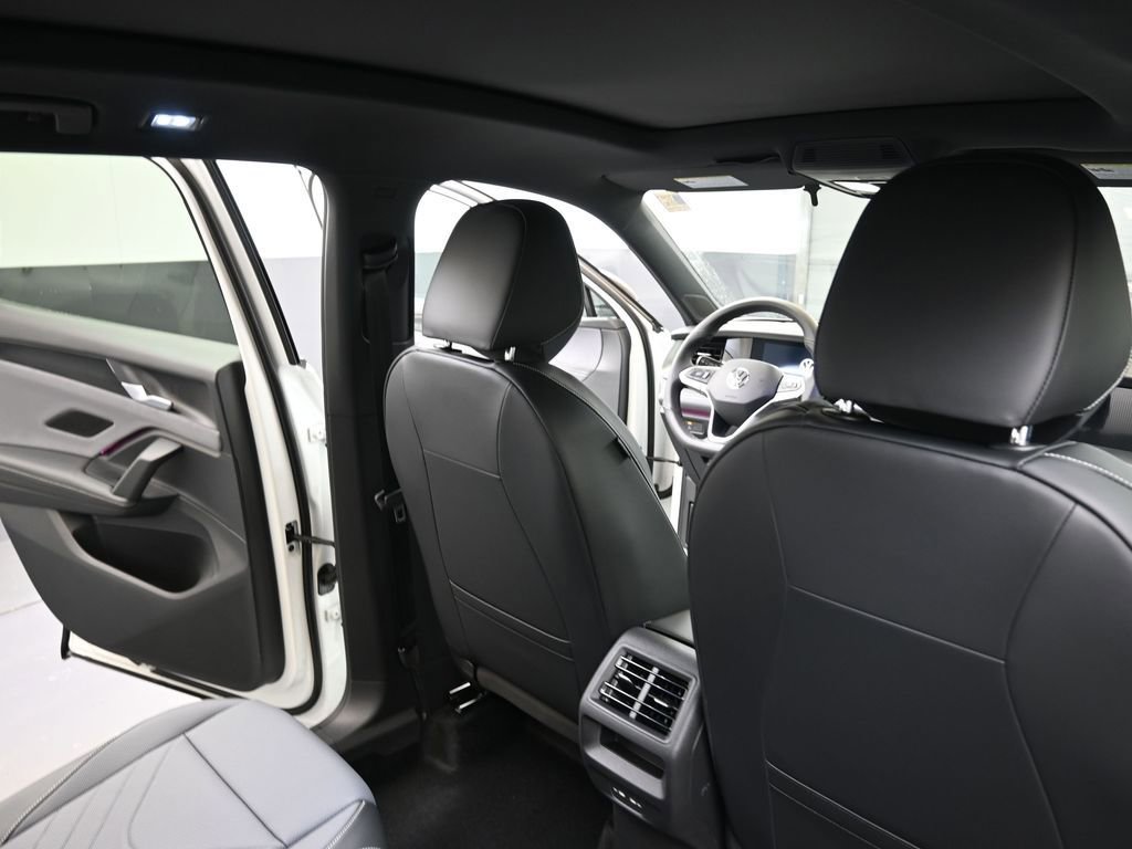 New 2026 Volkswagen Tiguan SE R-Line image 15