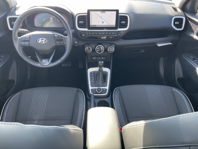 Certified 2025 Hyundai Venue Limited FWD image 15