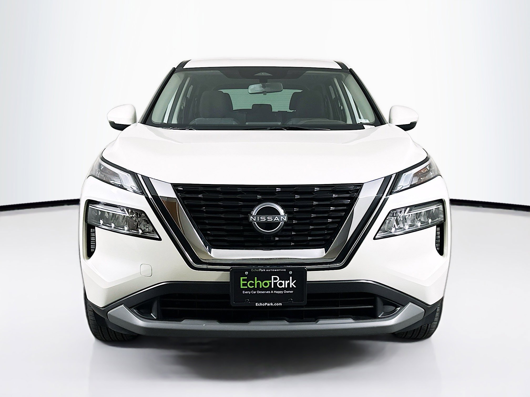 Used 2023 Nissan Rogue SV image 2