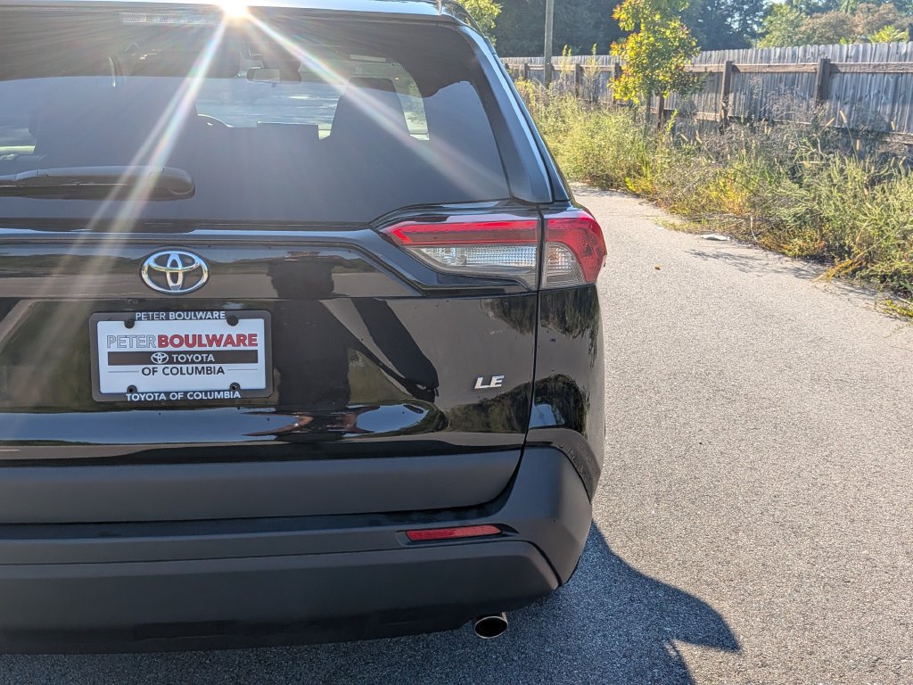 Used 2021 Toyota RAV4 LE FWD image 7