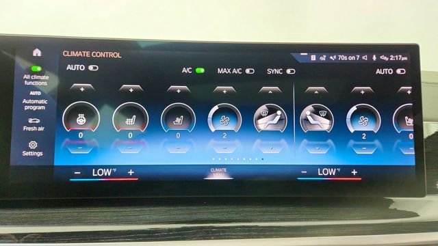 Used 2023 BMW X7 M60i w/ Executive Package image 51