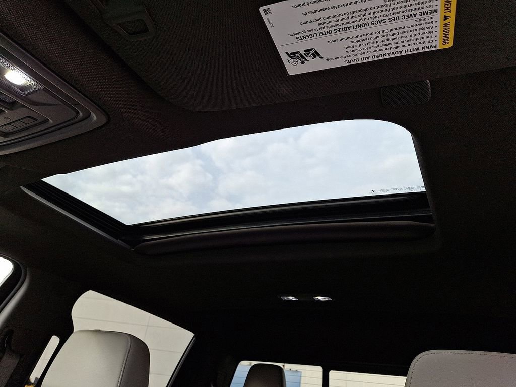 Used 2022 Chevrolet Silverado 1500 LTZ w/ LTZ Premium Package image 16