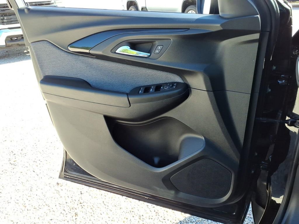 Used 2023 Chevrolet TrailBlazer LS FWD image 27