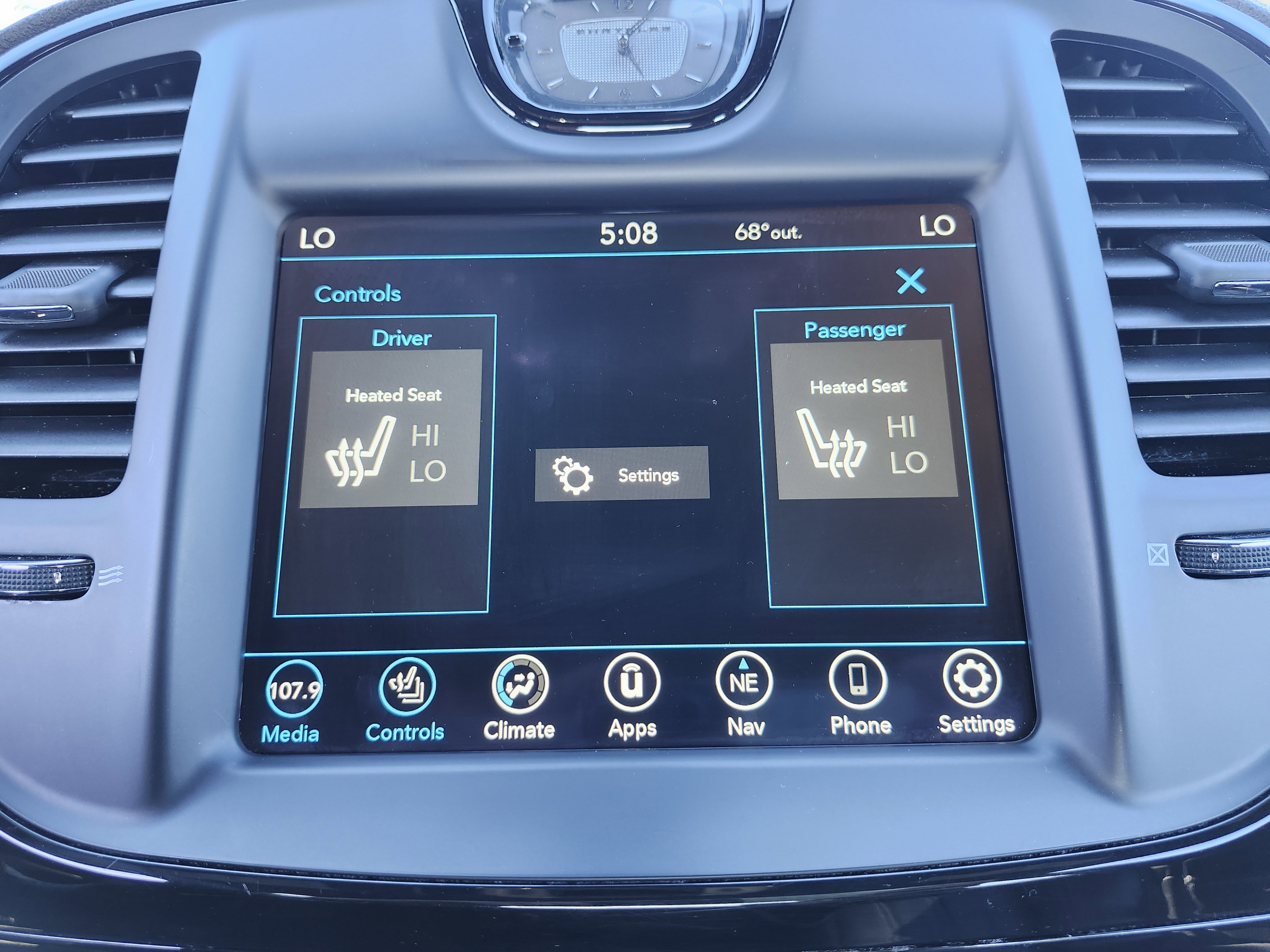 Used 2023 Chrysler 300 S image 9