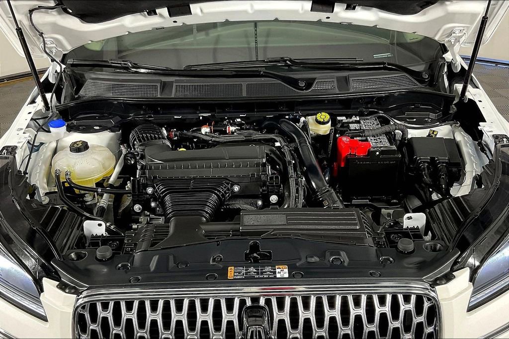 Used 2026 Lincoln Corsair Premiere image 13