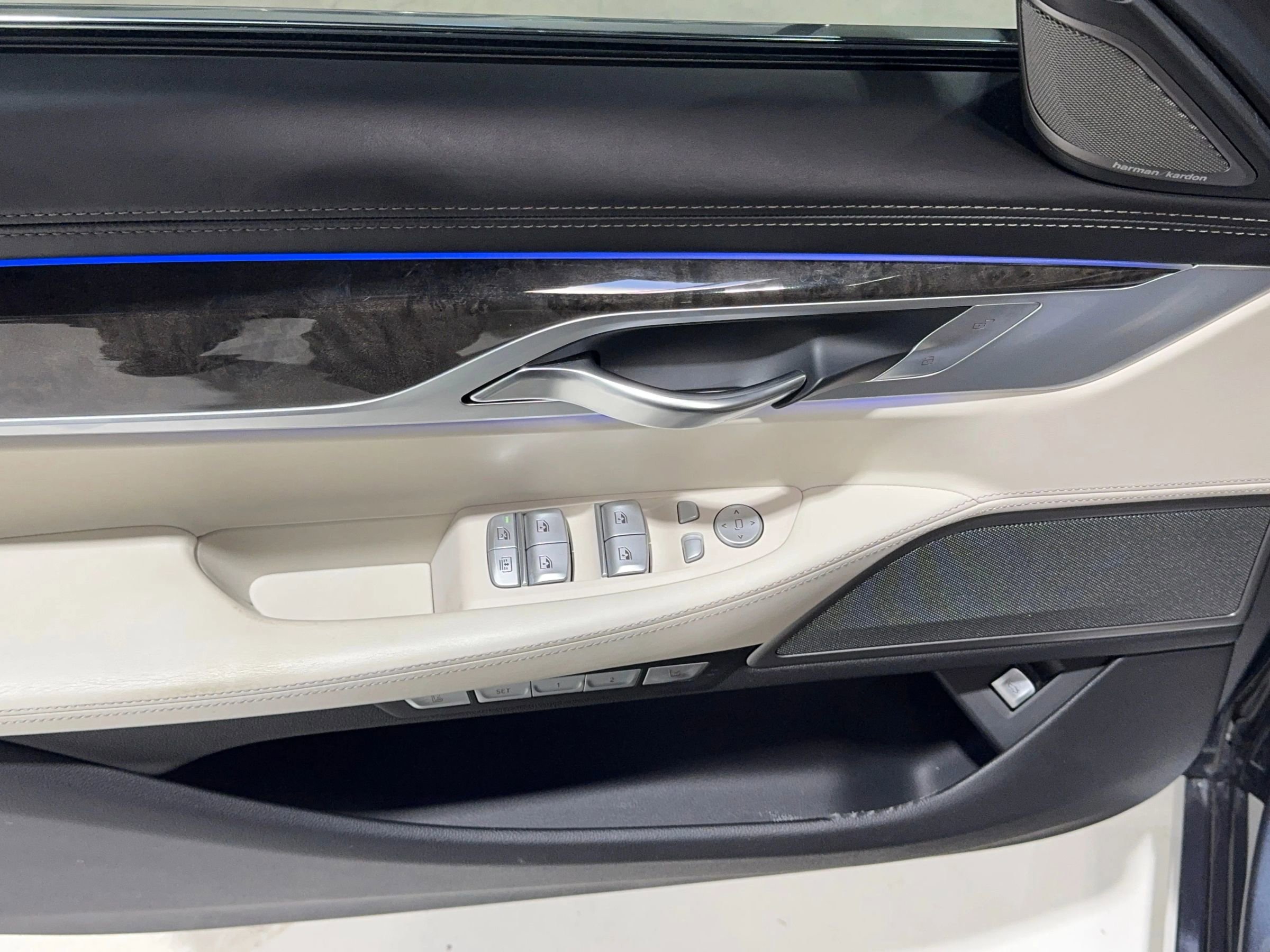 Used 2017 BMW 750i xDrive image 16