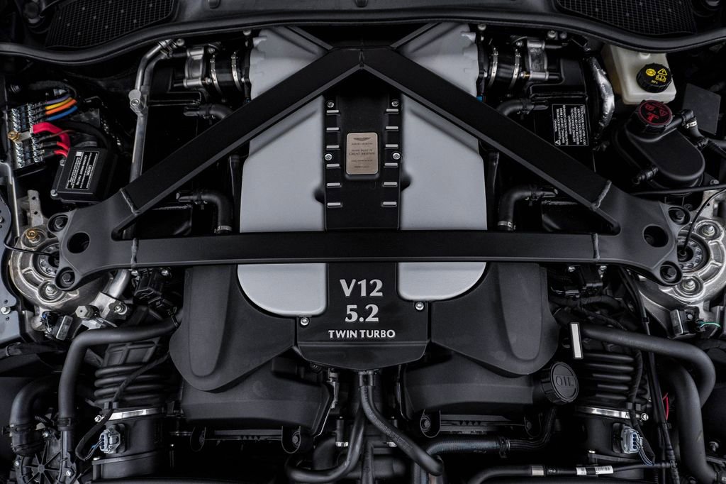 Used 2023 Aston Martin V12 Vantage Roadster image 39