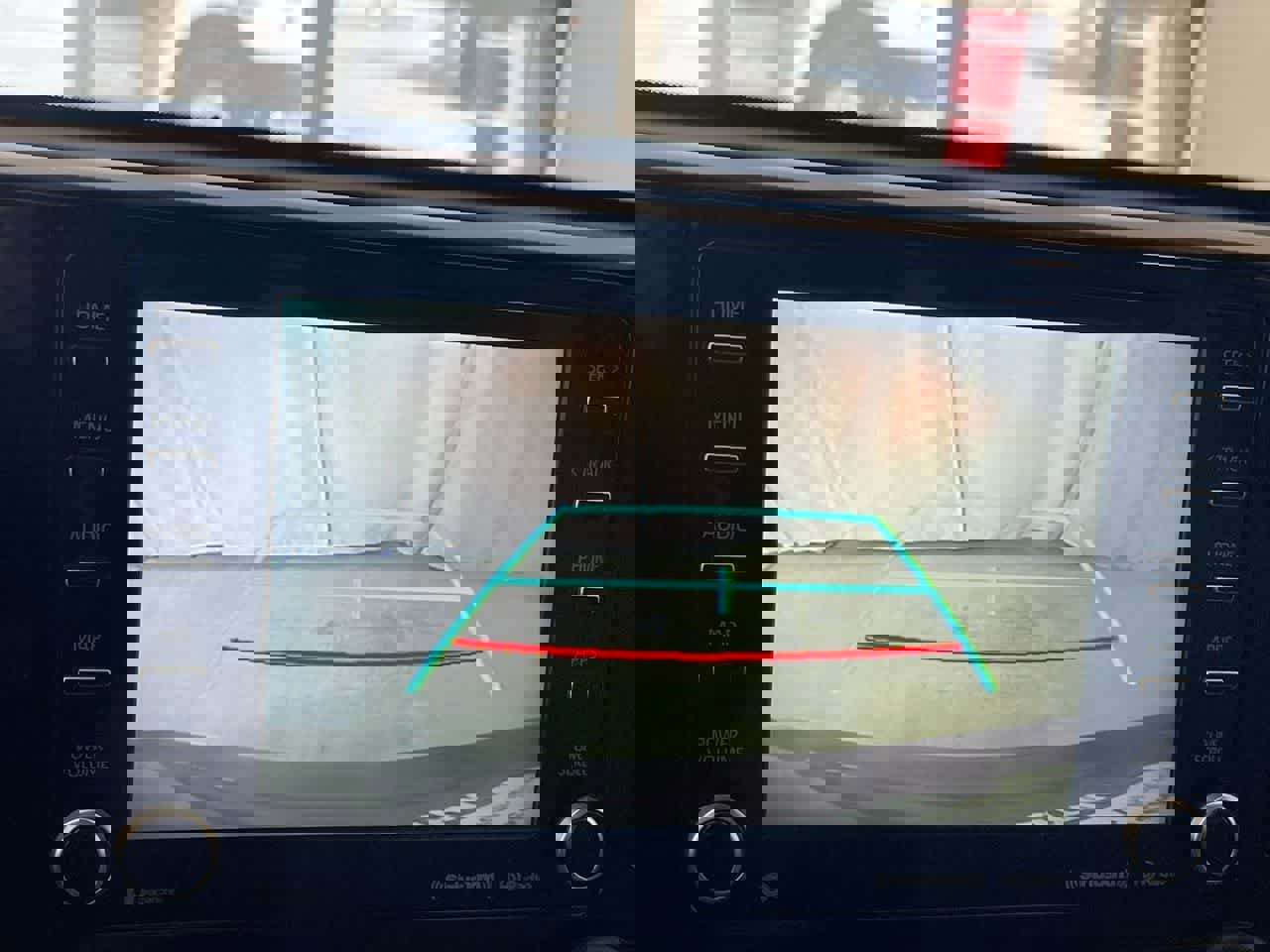 Used 2020 Toyota Highlander XLE image 17