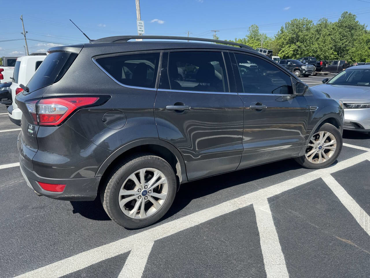 Used 2017 Ford Escape SE w/ Equipment Group 201A FWD image 6