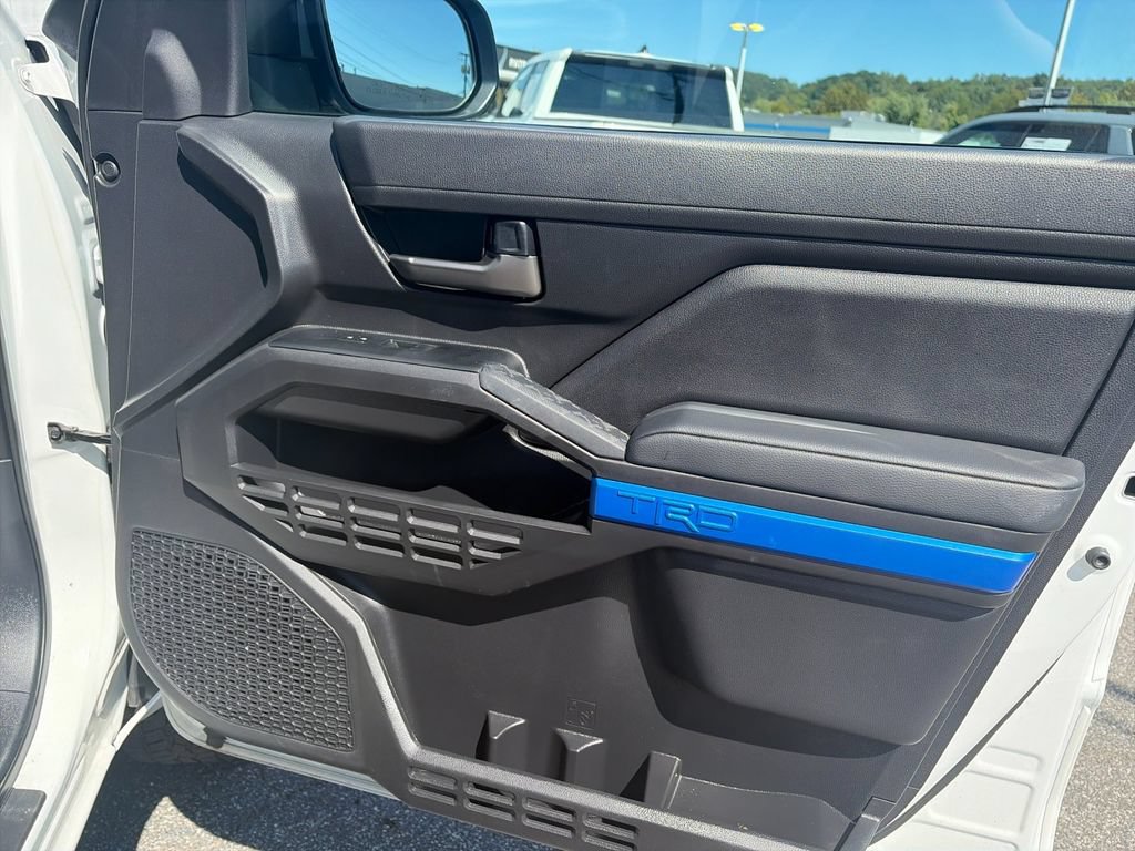 Used 2025 Toyota Tacoma TRD Off-Road AWD/4WD image 19