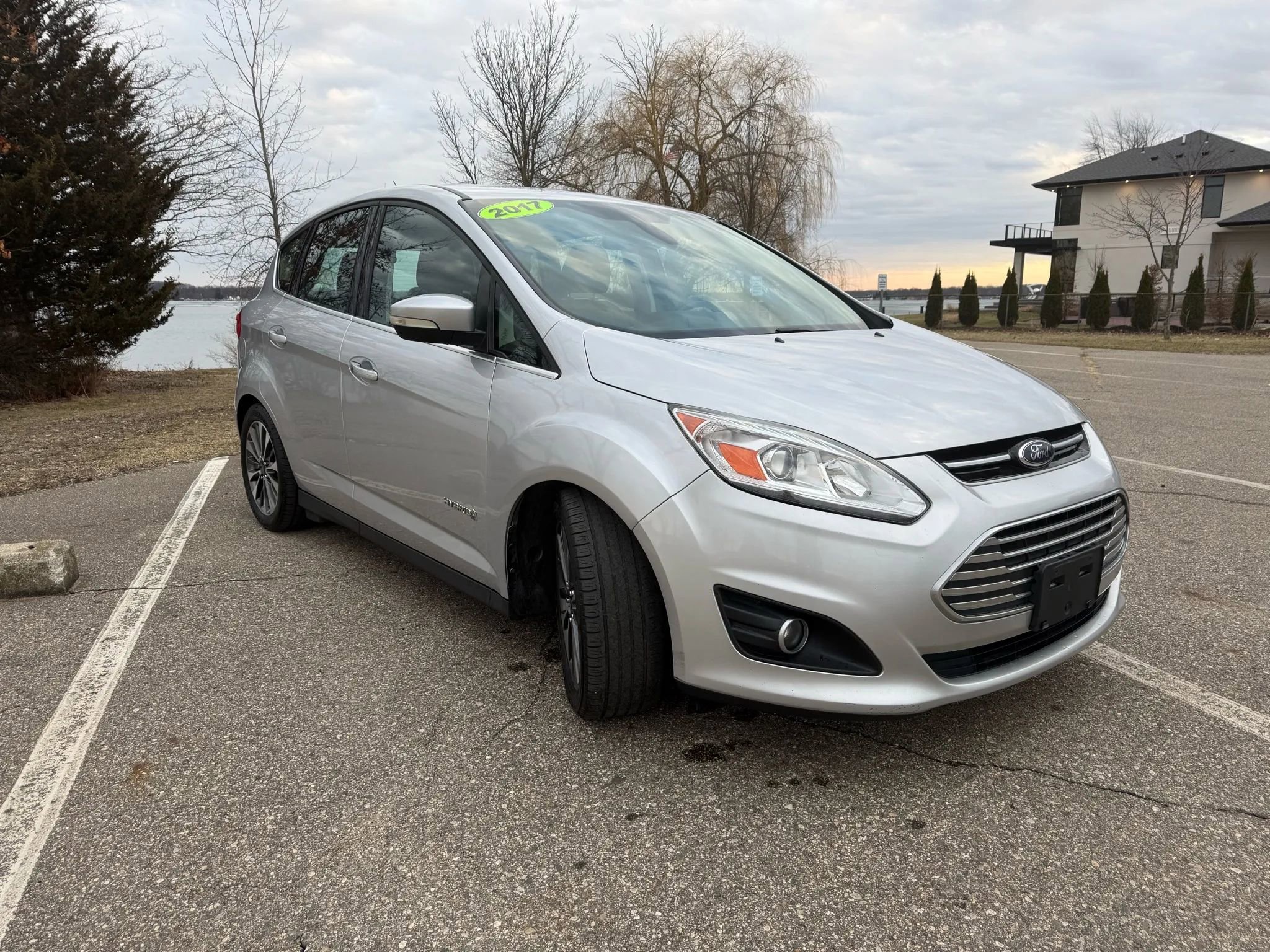 Used 2017 Ford C-MAX Titanium image 3
