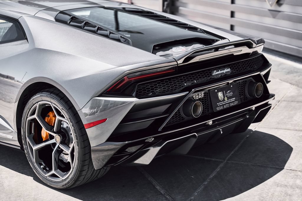 Used 2021 Lamborghini Huracan EVO RWD image 11