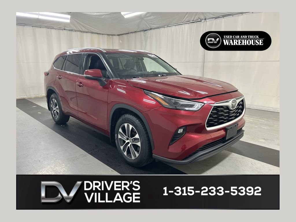 Used 2022 Toyota Highlander XLE AWD/4WD image 1