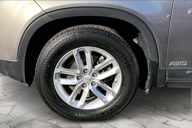 Used 2015 Kia Sorento LX image 8
