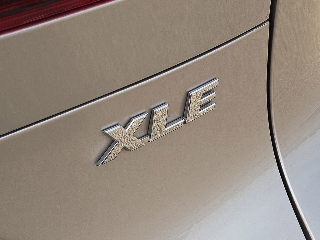 Used 2023 Toyota Venza XLE AWD/4WD image 13