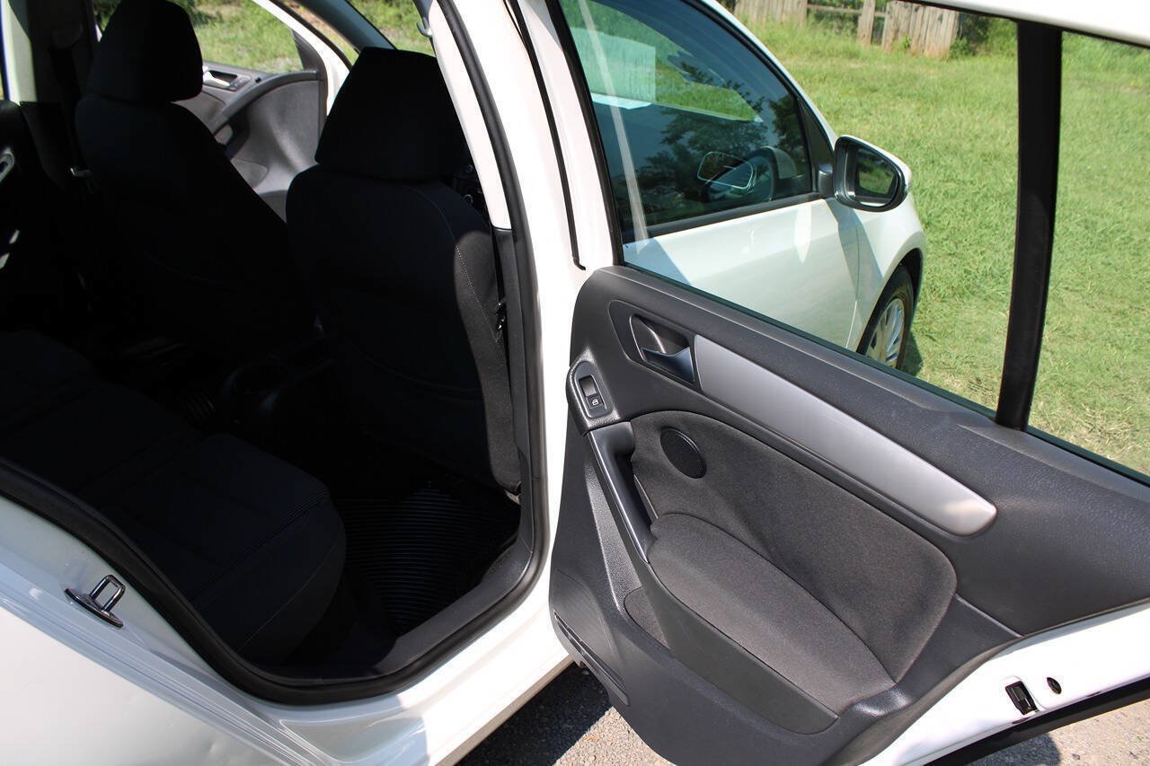 Used 2011 Volkswagen Golf 4-Door FWD image 33