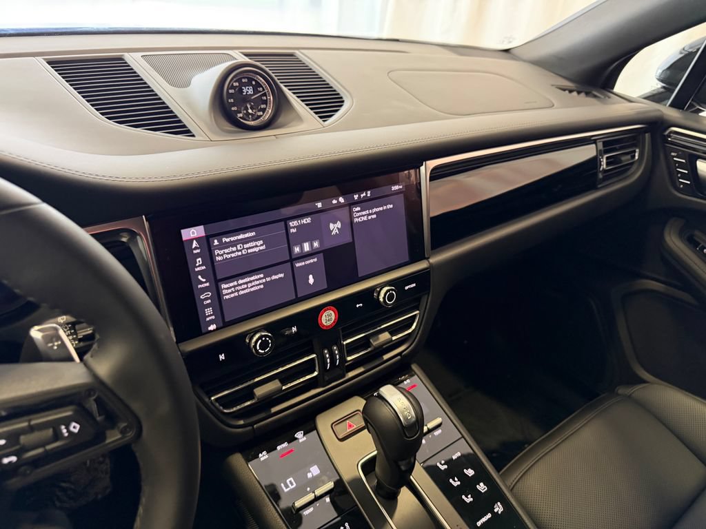 Certified 2026 Porsche Macan AWD/4WD image 18