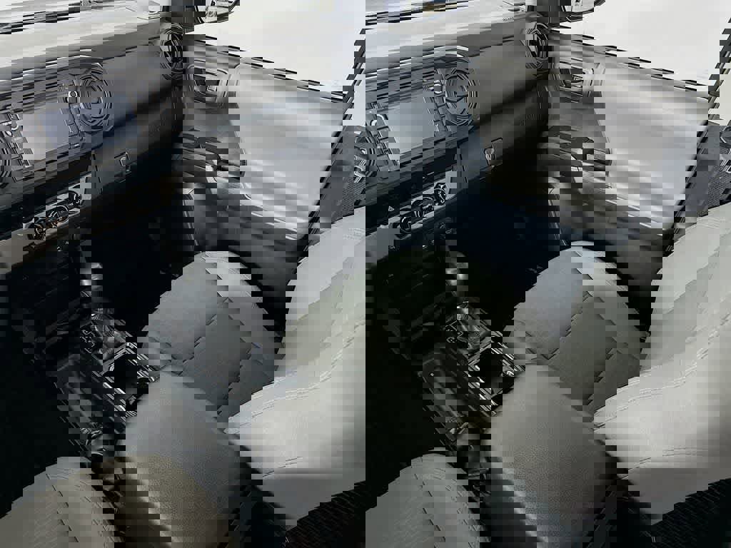 Used 2018 Toyota Tacoma SR w/ SR Convenience Package image 10