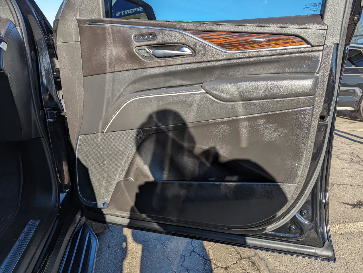 Used 2022 Cadillac Escalade Premium Luxury image 25