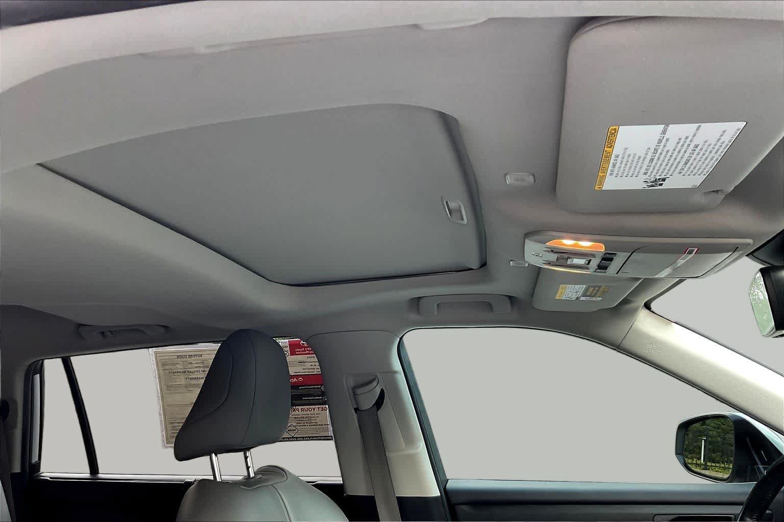 Used 2023 Toyota Highlander XLE FWD image 14