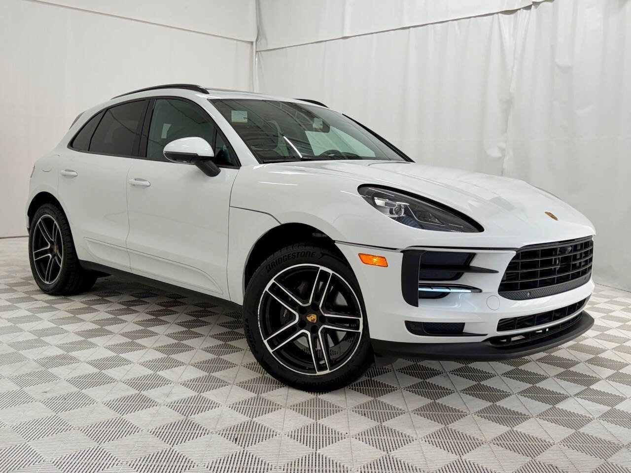 Used 2021 Porsche Macan image 3
