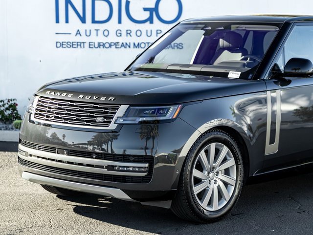 Used 2023 Land Rover Range Rover SE image 2