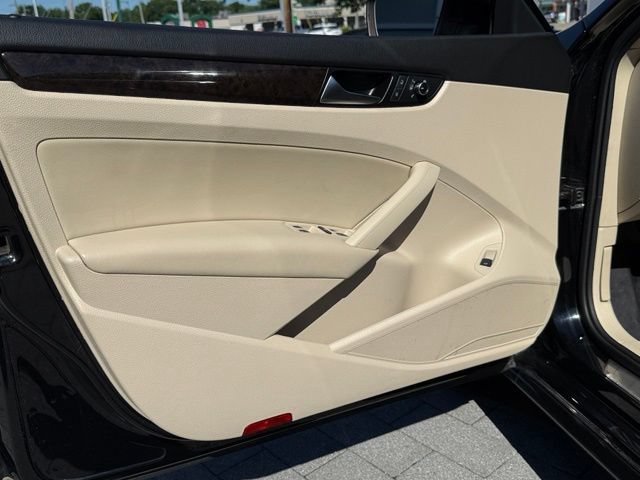 Used 2014 Volkswagen Passat TDI SEL Premium FWD image 9