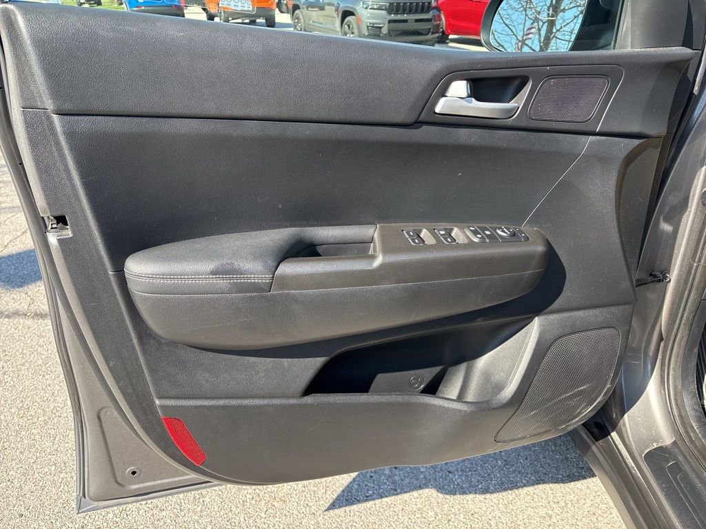 Used 2018 Kia Sportage LX w/ LX Popular Package image 8