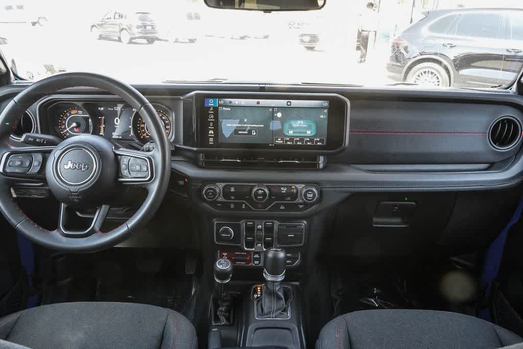 Used 2024 Jeep Wrangler Unlimited Rubicon AWD/4WD image 11
